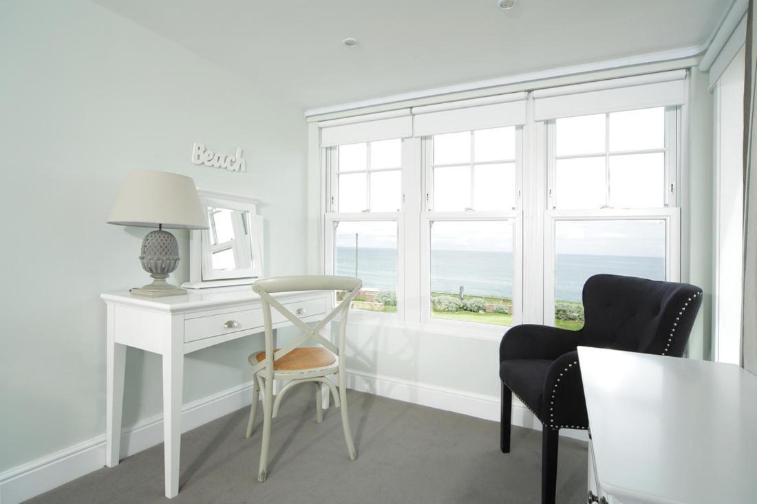 Apartment Point Cottages, *